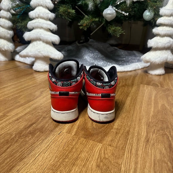 Air Jordan 1 Mid SE GS ‘Ugly Christmas Sweater’-5-Black-Air Jordan 1-Air Jordan - Picture 4 of 6